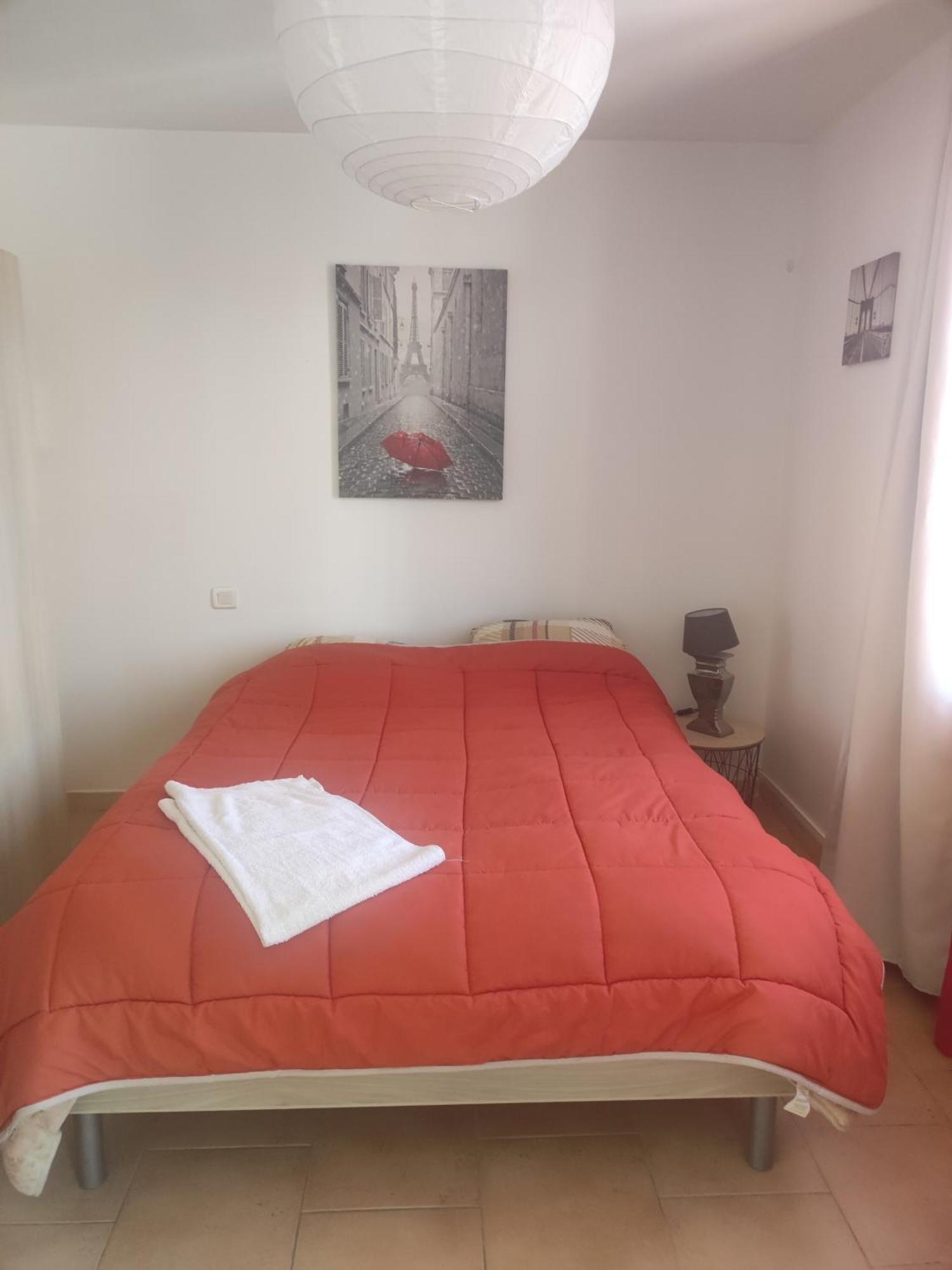 Ingrid Mary Nîmes Quarto foto