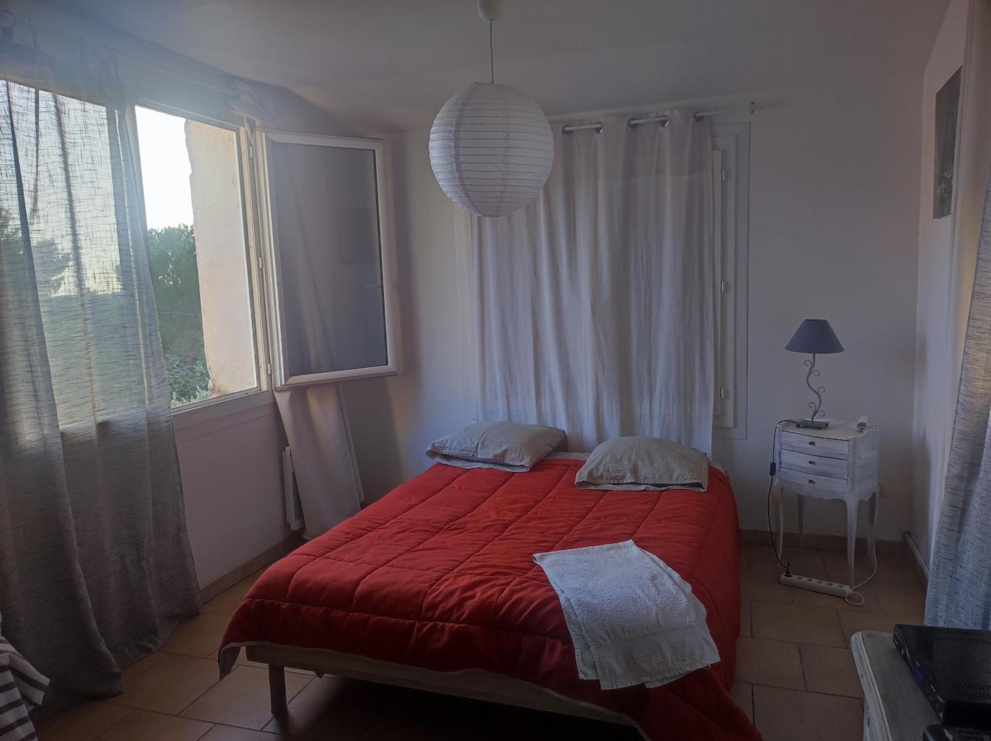 Ingrid Mary Nîmes Quarto foto