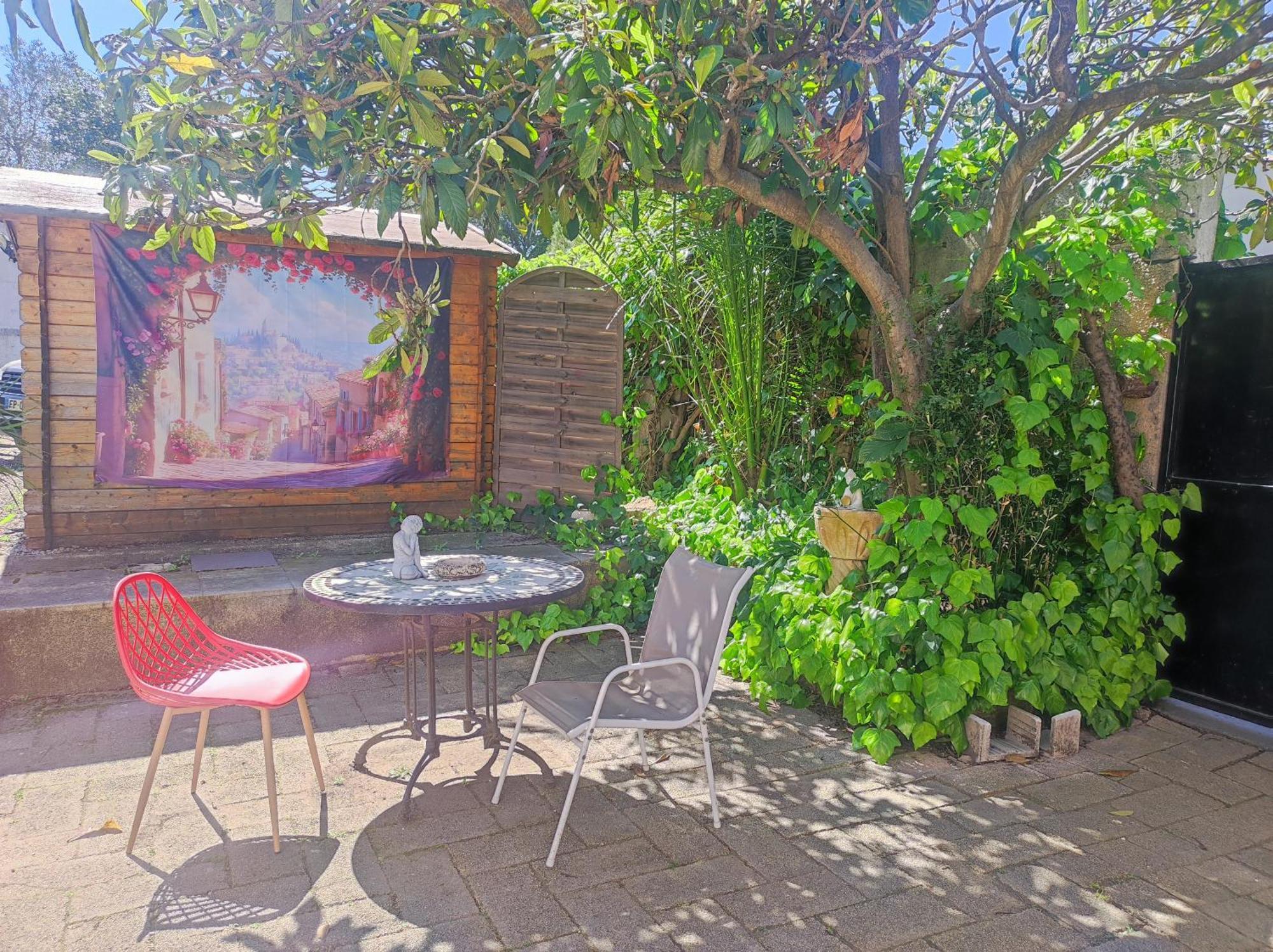 Ingrid Mary Nîmes Exterior foto